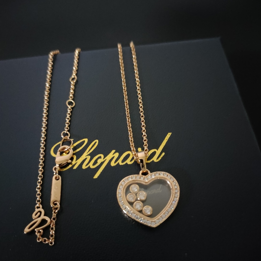 Chopard 18k Gold Necklace with heart pendant
